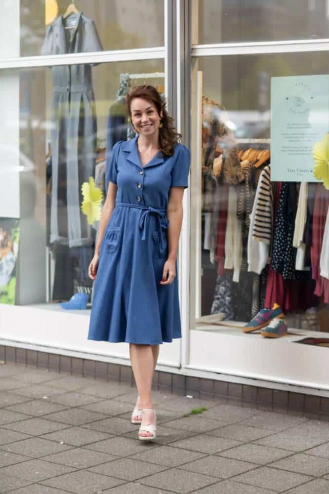 Very Cherry Revers Dress Lights Denim Indigo - La Vie en Rose Damesmode