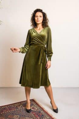 Very Cherry Dalida Dress Steam Velvet Olive - La Vie en Rose Damesmode (1)