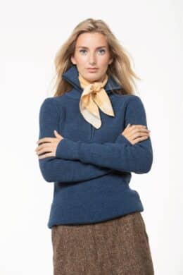 Doutzen Schipperstrui Beehge – Roosenstein Wolke in 100% Sport Loden wol. Half-zip, heritage details en tijdloze kwaliteit. Bij lavieonline.nl.